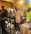 Lasana Coulibali, empleado en un establecimiento hostelero: “Era panadero en Mali y aquí es nuestro pizzero, tiene un interés infinito por trabajar”