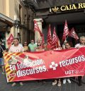 UGT reivindica más recursos educativos con una concentración en la plaza del Torico