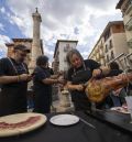150 personas exhiben su pericia en el arte del corte a cuchillo en las Ferias del Jamón