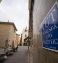 La alcaldesa pone en duda que los pisos turísticos ilegales se vayan a incorporar al mercado de alquiler