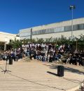 El CEIP Juan Sobrarias muestra su patio renaturalizado a expertos de Cardimed