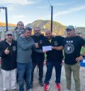 El CP Montalbán entrega 260 euros al MAR de la venta de sus camisetas