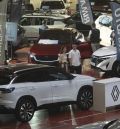 Vehículos eléctricos, híbridos y de gasolina comparten espacio en la feria