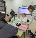 Atriles, pantallas lupas  o braille, lo que haga falta para que la integración en el aula sea total