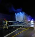 El incendio de un camión cisterna obliga a cortar la A-23 en La Puebla de Valverde