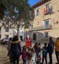 Papá Noel visita Linares y deja su trineo para que los niños y mayores se monten