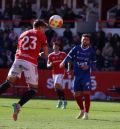 El Teruel, con uno menos una hora, asalta el campo del Nàstic (0-1)