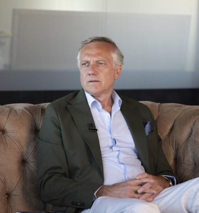 Raúl Mayoral, abogado, escritor y empresario: “Quien controla el lenguaje controla a los ciudadanos, controla a las sociedades”