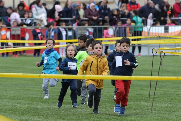 El Cross Promesicas llena Pinilla afición por el atletismo.  J.Escriche