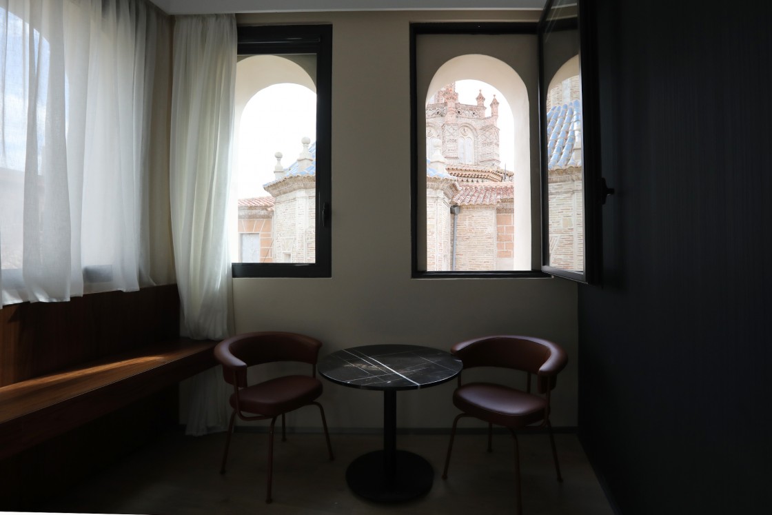 Desde el interior se contempla la Catedral de Teruel