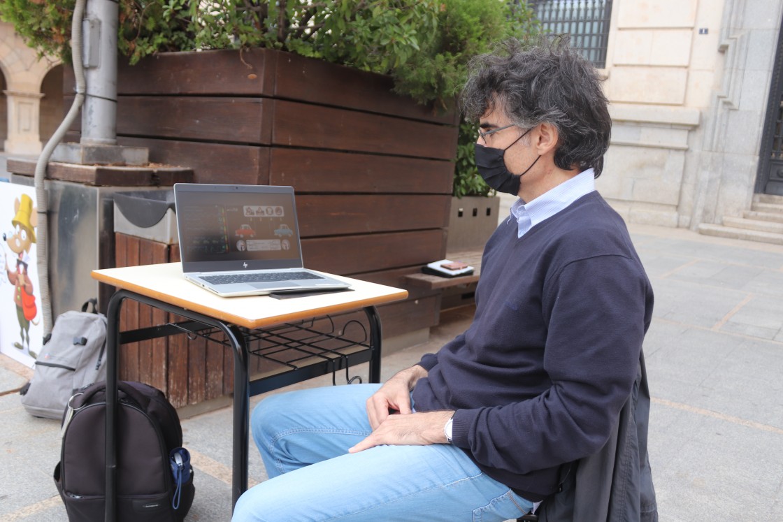 El profesor Antonio Lucas Alba, con su estudio sobre conducción armónica