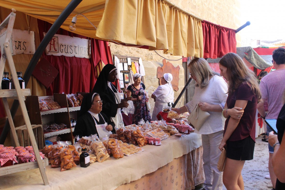 Las monjas agustinas de Rubielos de Mora ofrecen pastas artesanas y diversas labores