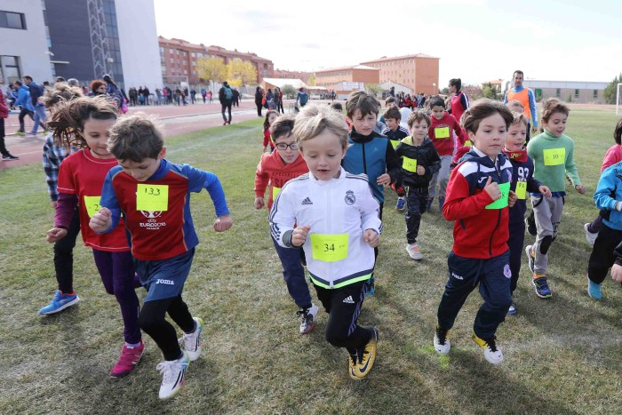 la Asociación Atlética Turolense celebra otra edición del Día del Atletismo en Pista