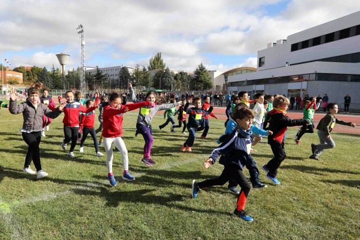 la Asociación Atlética Turolense celebra otra edición del Día del Atletismo en Pista