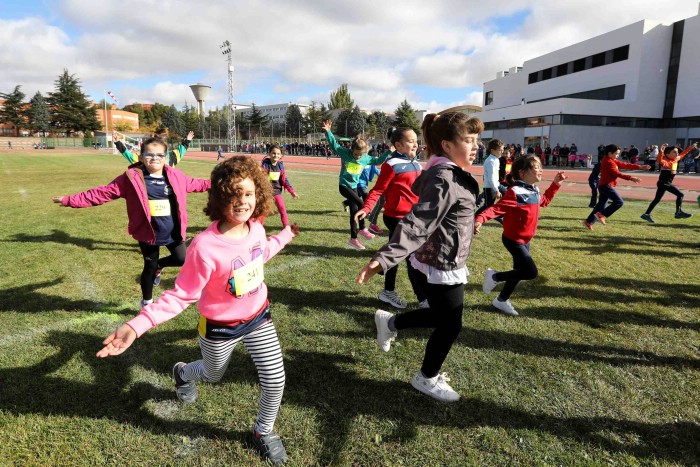 la Asociación Atlética Turolense celebra otra edición del Día del Atletismo en Pista