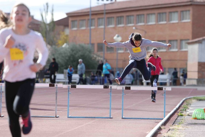 la Asociación Atlética Turolense celebra otra edición del Día del Atletismo en Pista