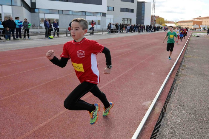 la Asociación Atlética Turolense celebra otra edición del Día del Atletismo en Pista