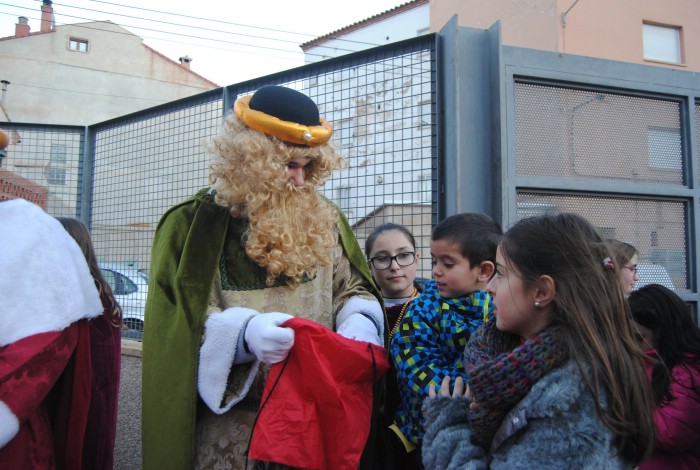 Melchor, Gaspar y Baltasar visitan el colegio Miguel Vallés