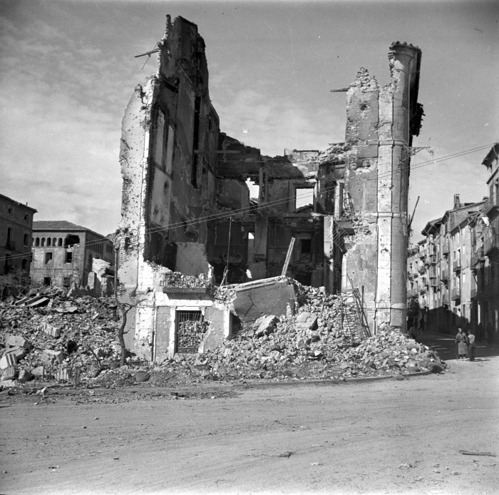 Las fotografías de cómo quedó Teruel tras la guerra son la mejor manera de explicar y hacerse una idea de lo encarnizados que fueron los combates