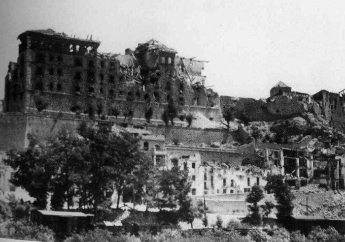 Las fotografías de cómo quedó Teruel tras la guerra son la mejor manera de explicar y hacerse una idea de lo encarnizados que fueron los combates