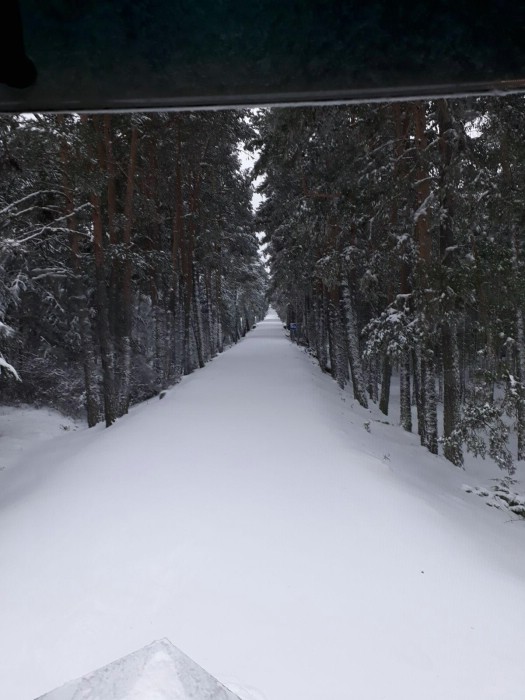 El puerto de Bronchales estaba completamente cubierto por la nieve ayer por la mañana