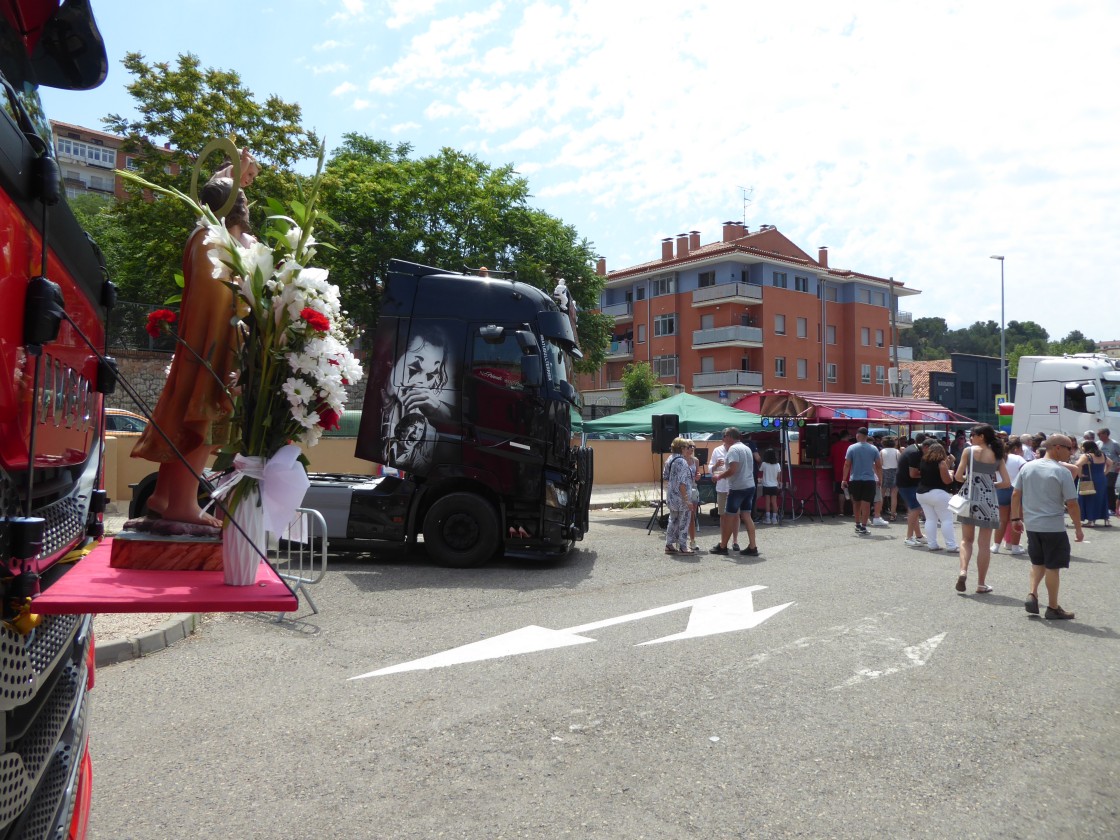 766_p1300192.jpg