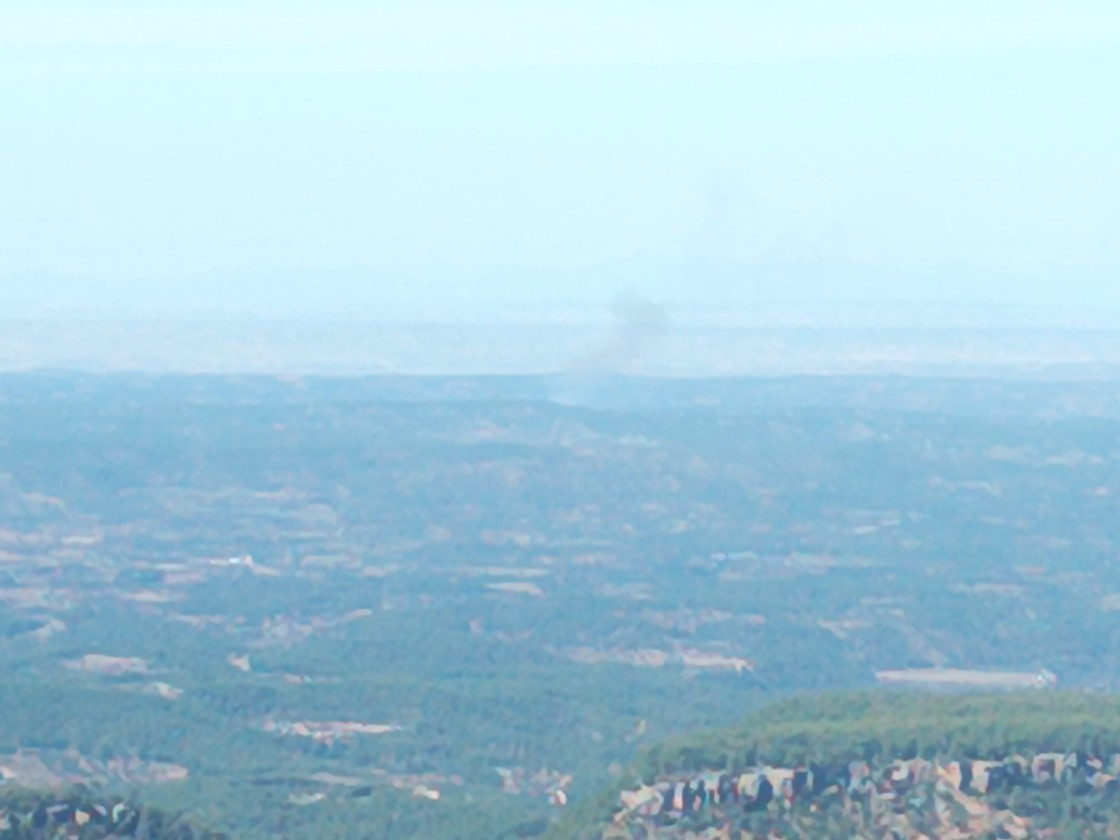 Vista del incendio de Mazaleón desde el punto de vigilancia de La Picosa en el momento en que se ha detectado