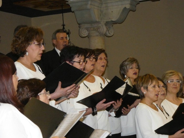 Artistas de grupo Aqvilo interpretando la obra ‘Totus tuus’, ayer en Teruel