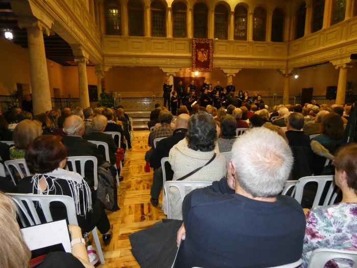 Algunas de las coralistas de la agrupación de Calamocha durante su actuación