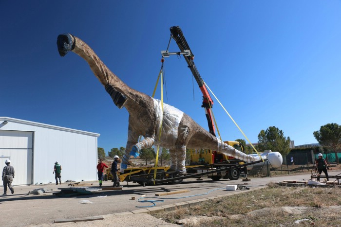 El ‘Tastavinsaurus’, al que se ensamblará después ‘Baryonyx’