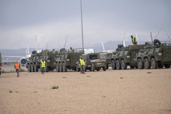 Los BMR durante su parada en el Aeropuerto de Teruel