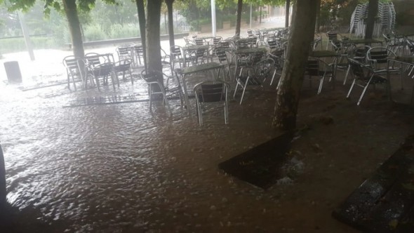 El quiosco de la Fuente, totalmente inundado