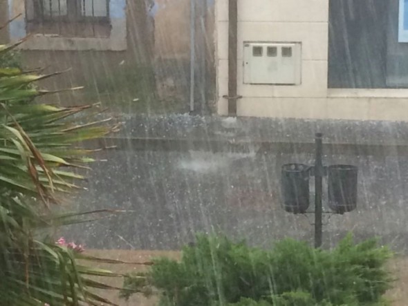 La plaza, durante la tormenta de agua y granizo. M.J. Benedito