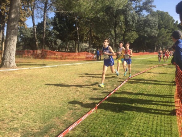 El tragamillero Ingacio Mora, en segundo plano, durante su prueba