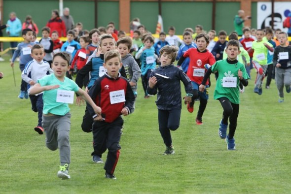 El Cross Promesicas llena Pinilla afición por el atletismo.  J.Escriche