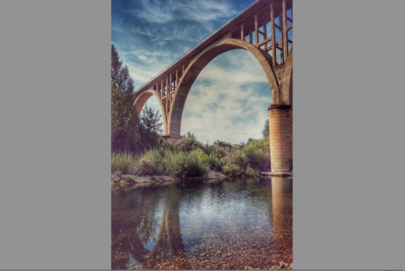 Interesante vista de un viaducto sobre el río Matarraña, de Almenia Abril