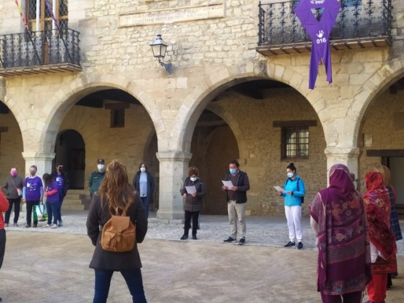 Lectura del manifiesto en la plaza de Cantavieja