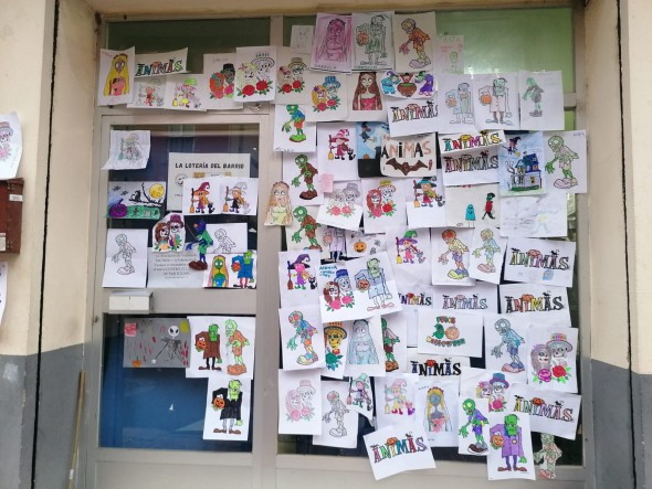 Sede de la AV San Julián decorada con dibujos de los niños