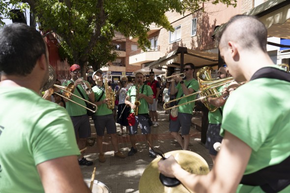 La charanga contribuye a animar el ambiente