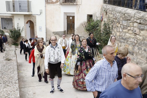 Un momento de la celebración del Día del Pilar en Arcos de las Salinas