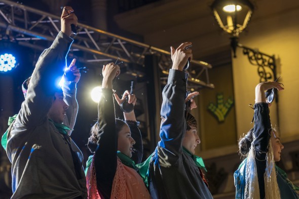 El cuerpo de baile, sobre el escenario del Torico. Bykofoto / Antonio García