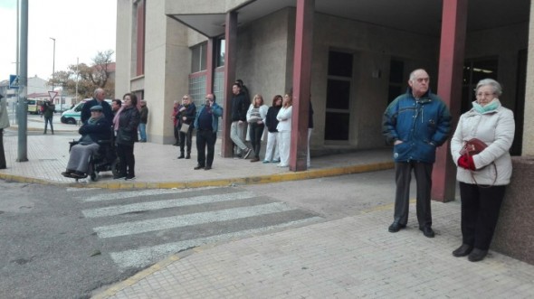 Concentración a las puertas del hospital de Alcañiz