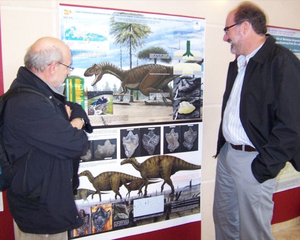 José Luis Sanz y Luis Chiappe en uno de los congresos de la Fundación Dinópolis