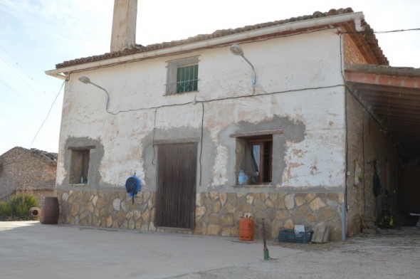 El Saso todavía tiene rota la ventana por la que entró la noche del 13; aquí mató a Iranzo el 14