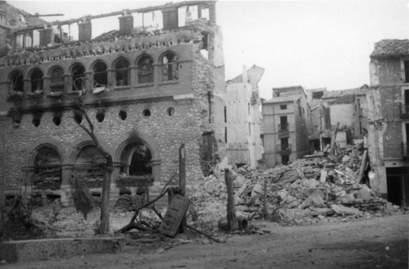 Las fotografías de cómo quedó Teruel tras la guerra son la mejor manera de explicar y hacerse una idea de lo encarnizados que fueron los combates