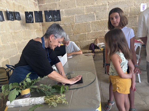 Inma Gibert en su taller de grabado.