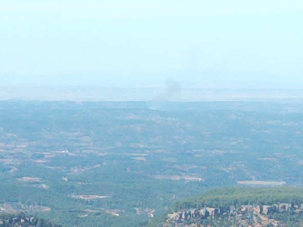Vista del incendio de Mazaleón desde el punto de vigilancia de La Picosa en el momento en que se ha detectado